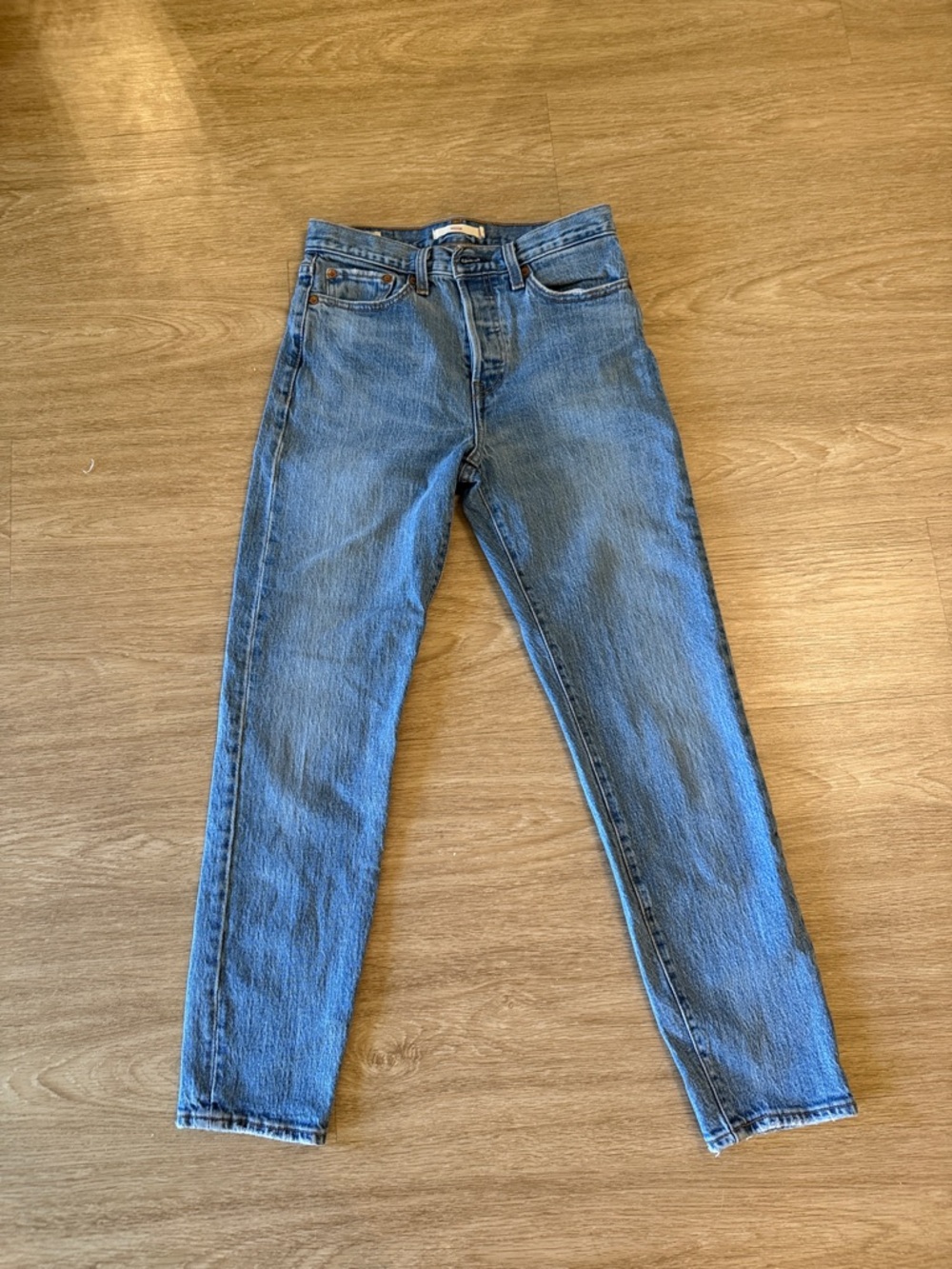 Levi's Wedgie Women's Straight Leg Jeans in Light Blue Denim - Picture 3 of 5